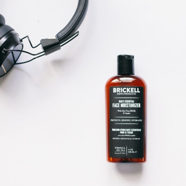Brickell Men's Daily Essential Face Moisturiser - Natural & Organic Moisturising Cream - Men's Face Cream - With Hyaluronic Acid, Green Tea Extract & Jojoba Oil - 118 ml - Fragranced