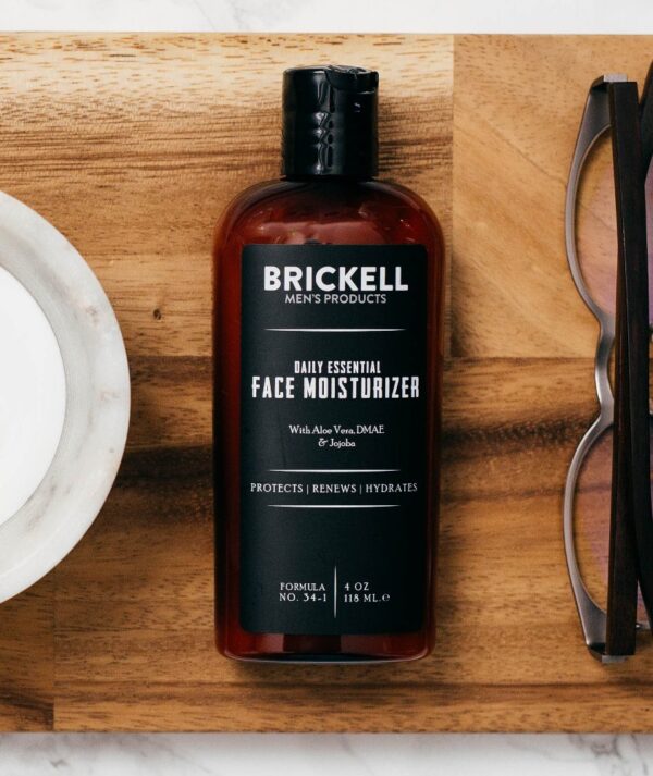Brickell Men's Daily Essential Face Moisturiser - Natural & Organic Moisturising Cream - Men's Face Cream - With Hyaluronic Acid, Green Tea Extract & Jojoba Oil - 118 ml - Fragranced
